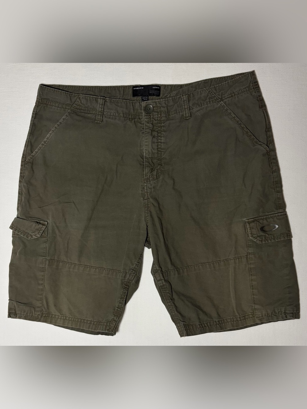 Oakley Cargo Utility Shorts Dark Olive Green Men's Size 36 Good Casual Comfort